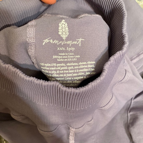 NEW Free People Movement Two Piece Set long sleeve top and cropped crop leggings - Picture 5 of 9